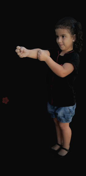 Si Mui Rebeka praticando o Siu Nim Do
